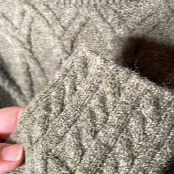 Belle by Belldini women’s crew neck high dimensional sweater in green and size L - Picture 6 of 8